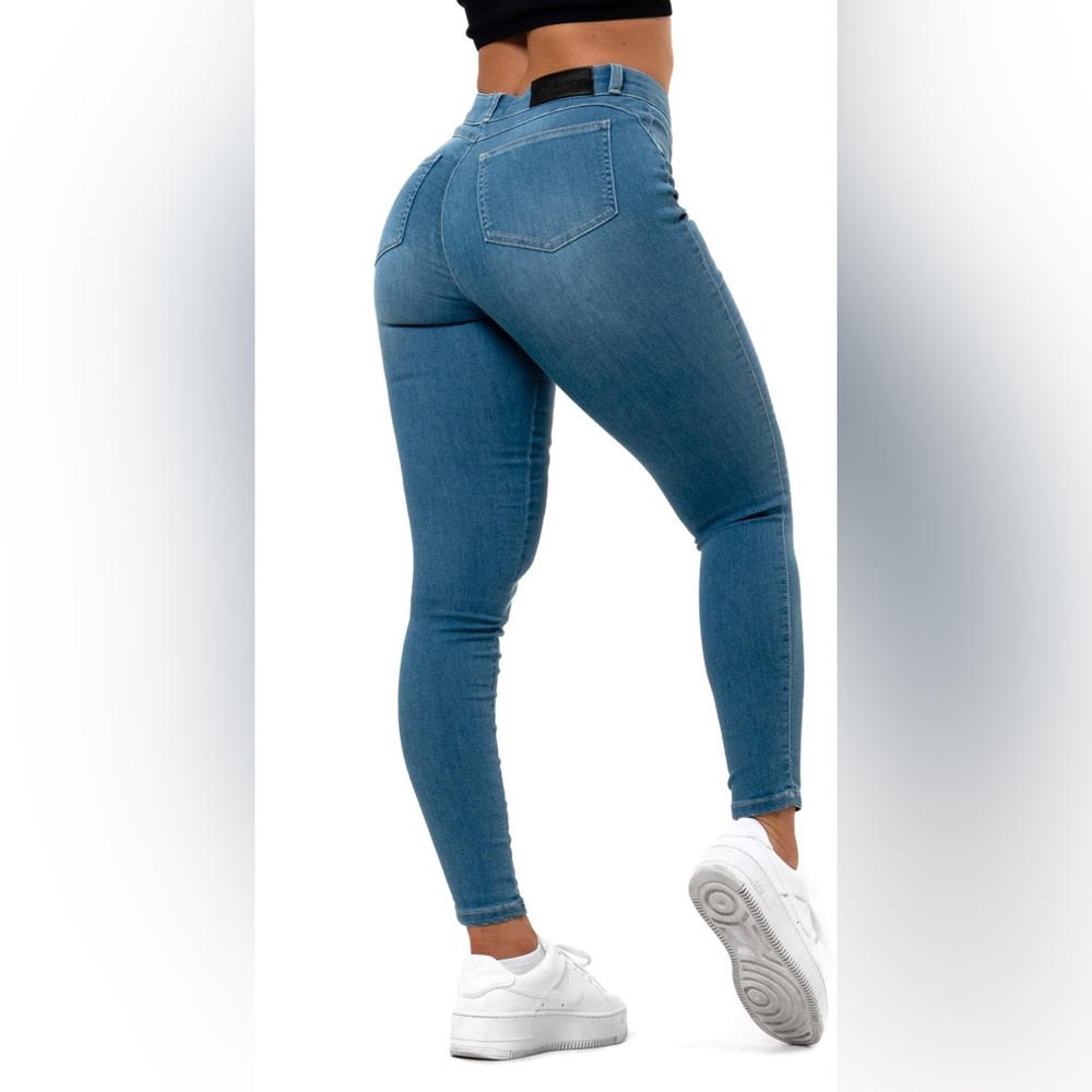 Womens Contour V2 Mid Waisted Fitjeans - Arctic Light Blue